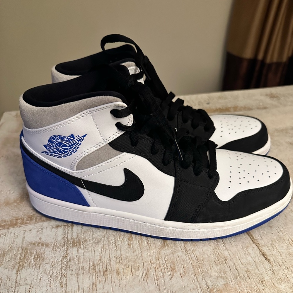 AIR JORDAN 1 MID SE “Game Royal Black Toe" - size 9.5